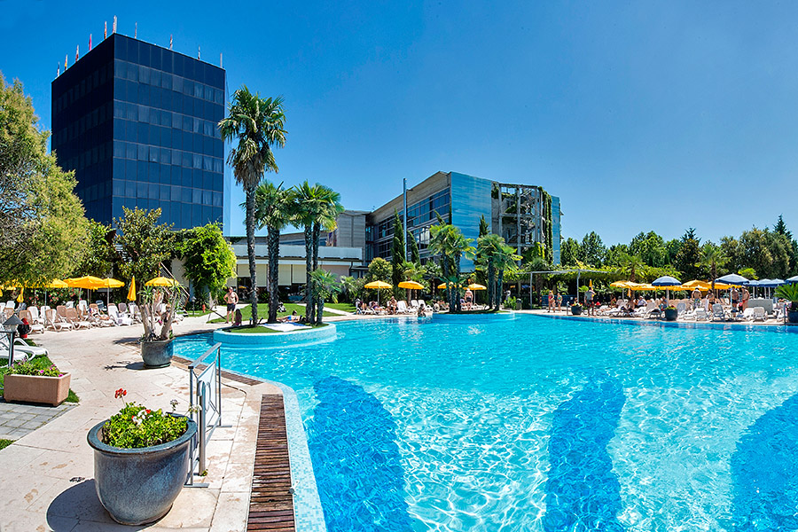 Hotel Antares Villafranca con piscina, base camp Soccer Revolution Camp